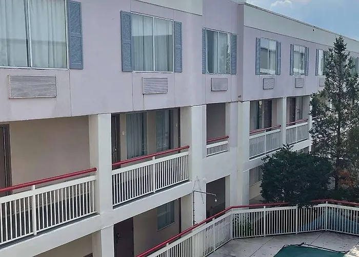 Travelodge By Wyndham Il * Willowbrook
